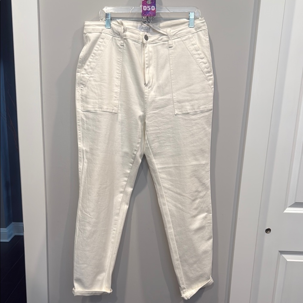 *Judy Blue White Straight Leg Jeans Casual Comfort